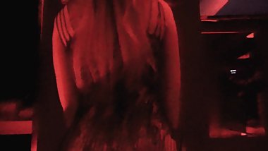 Kali se entrega en Motel Venus