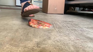 18 y/o asian girl crushing food just for pornhub