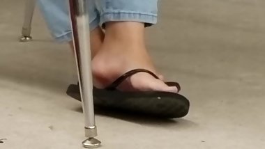 Candid 18 y/o Latina highschooler feet