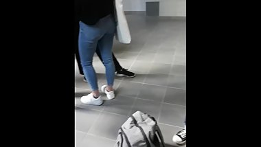 GROS CUL - Etudiante blonde #3  Cul magnifique Ã  la vue de tous