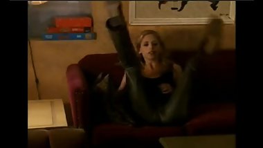 Sarah Michelle Gellar - Cameltoe in Leather Pants on 'Buffy'