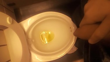 Young Teen Peeing (22)