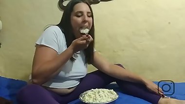 bee_queen_blom - Fragment of a stuffing video ( My is about to explode )