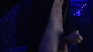 Ð¡Ñ‚ÑƒÐ´ÐµÐ½Ñ‚ Ð¿Ð¾Ð·Ð¸Ñ€ÑƒÐµÑ‚ Ñ‚ÐµÐ»Ð¾Ð¼ Ð² Ñ…Ð°Ð»Ð°Ñ‚Ðµ 1!