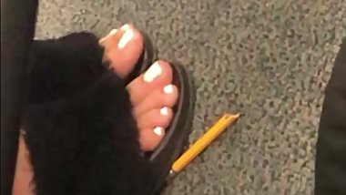 Sweet latina candid teen feet and sandal play *like for more videos*