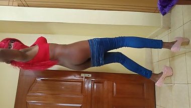 Dancing Slut In Jeans