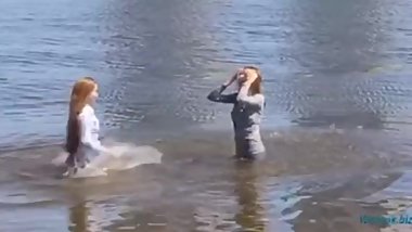Wetlook girls in Lake