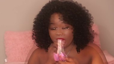 Curly Head BBW Chews & Blows Small Bubbles