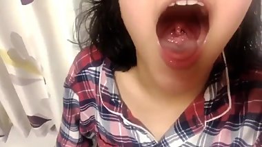 japanese girl uvula