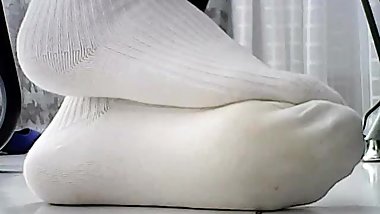 CHINESE GIRL IN WHITE SOCK