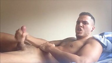 WANKING HARD WITH HUGE CUMSHOT SQUIRTING EVERYWHERE