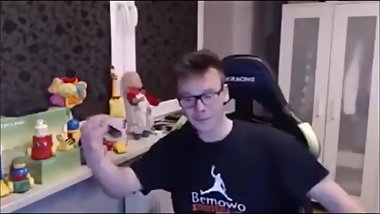 Xayoo robi zadymke, ksajo zrobisz zadymke? ja twuj widz