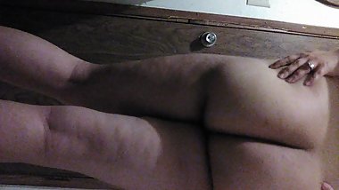 Thick blonde shakes her ass