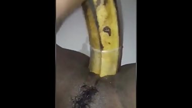 Ebony make creamy banana split