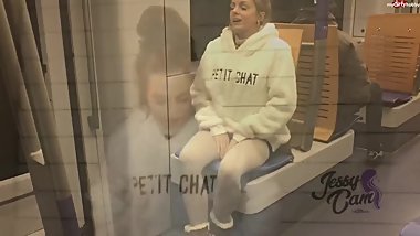 From the Sbahn to the street with Arya LaRoca