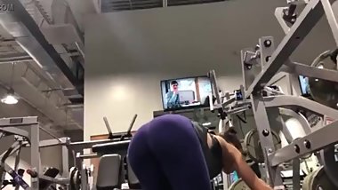 Candid gym teen in violet leggings