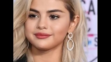 Selena Gomez Hot