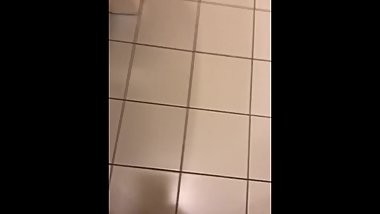 Young teen cums in school toilet. (300 likes and i will cum in my mouth)